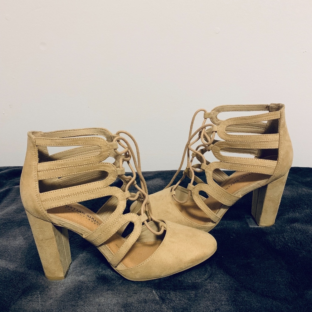 Heels - Picture 3 of 4